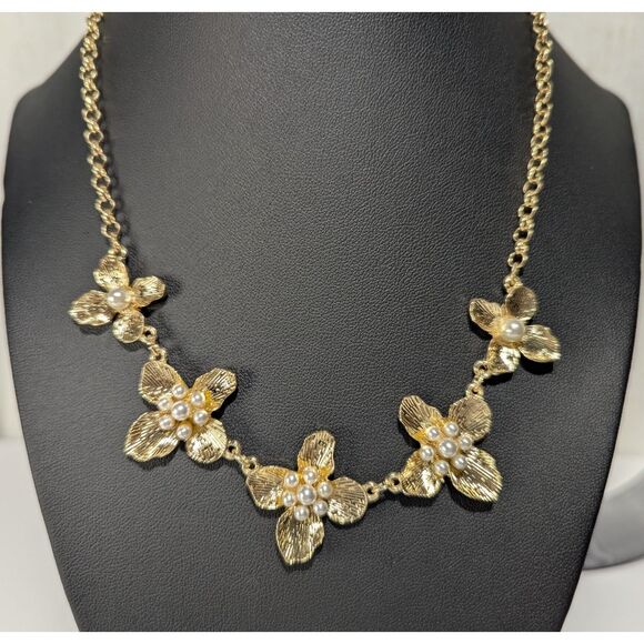 Flower with Pearl Necklace Bracelet - Picture 8 of 9